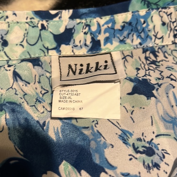 Nikki blue and green flower button down size XL - Picture 2 of 4